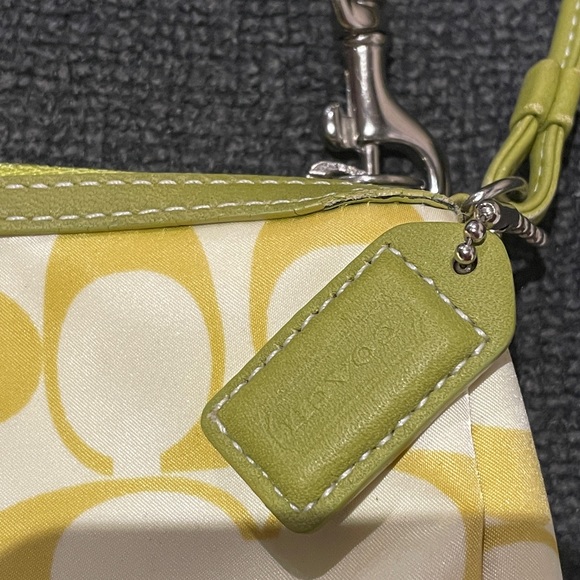 Coach wristlet green and cream - Picture 7 of 7